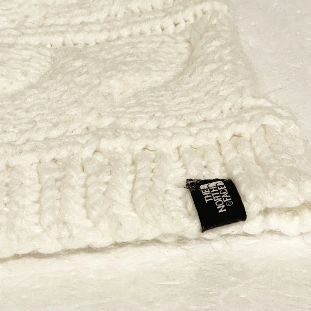 Northface Womans White Cable Thick Knit Pom Pom Beanie Hat‎